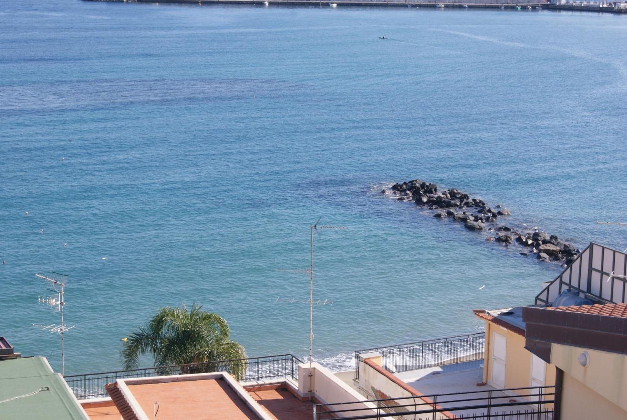 Отель Donna Sicilia Джардини-Наксос Экстерьер фото